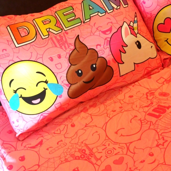 Justice Emoji Full Bedding Set - Picture 3 of 4